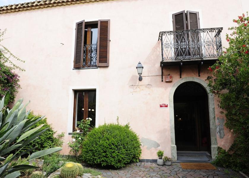Sardinia Bonarcado Front of property