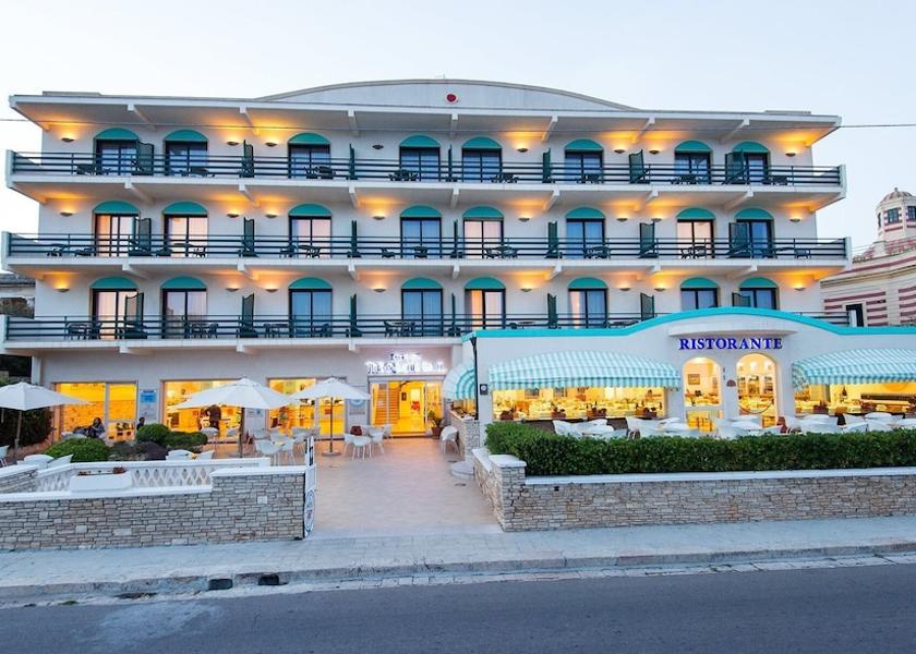 Puglia Castrignano del Capo Front of property - evening/night