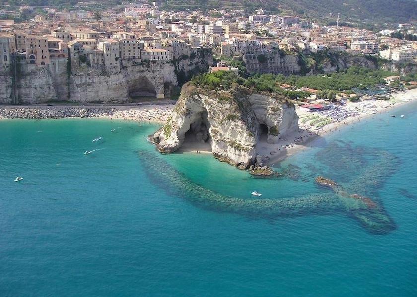 Calabria Zambrone Exterior Detail