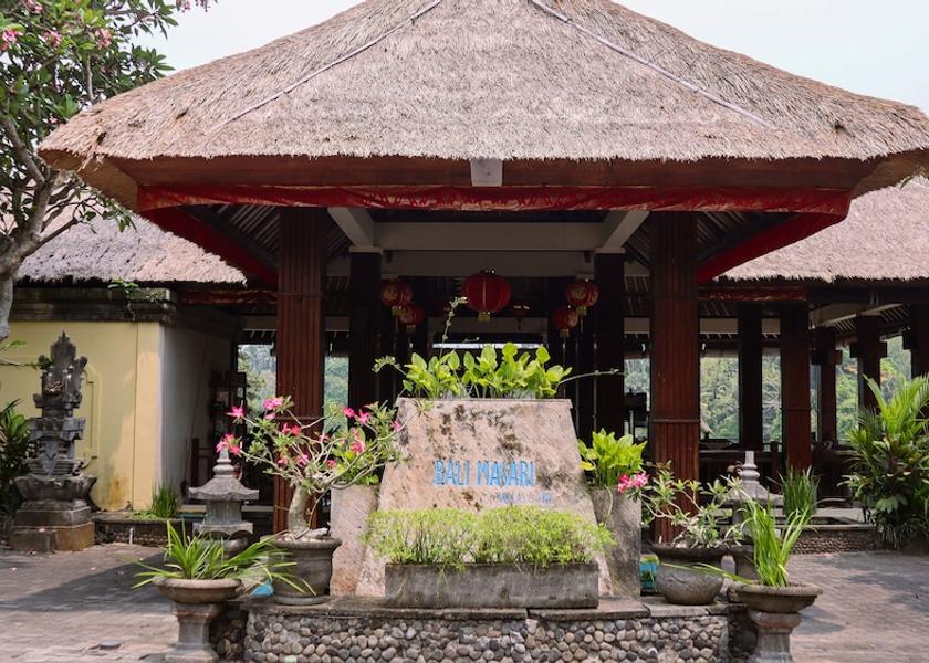 Bali Sukawati Entrance