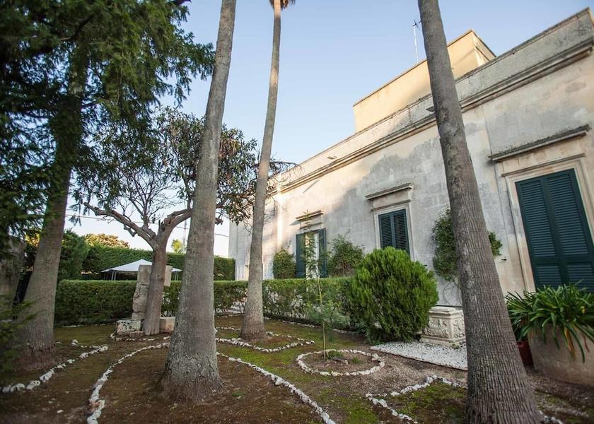 Puglia Cursi Exterior Detail