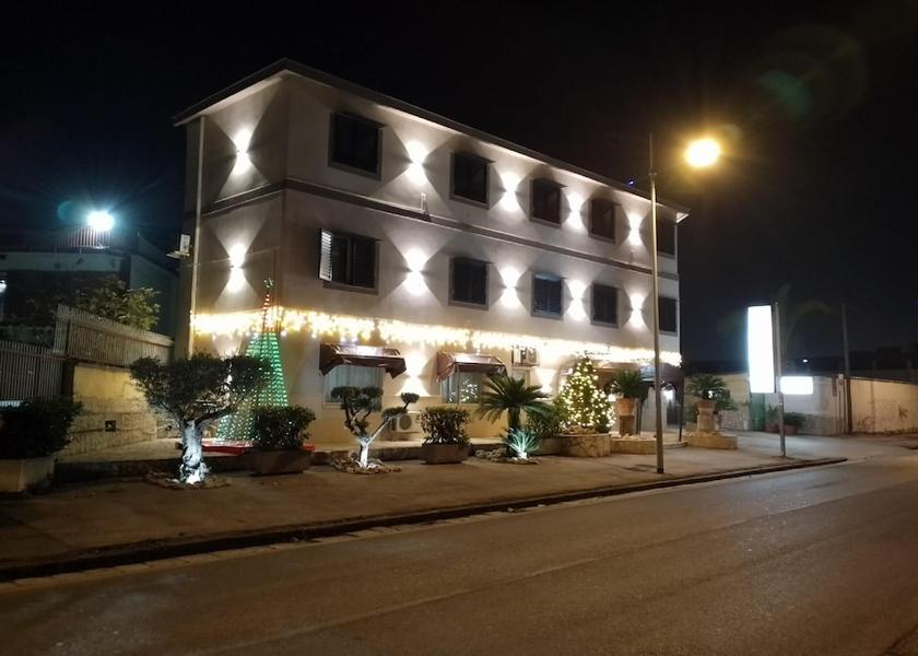 Campania Casavatore Front of property - evening/night