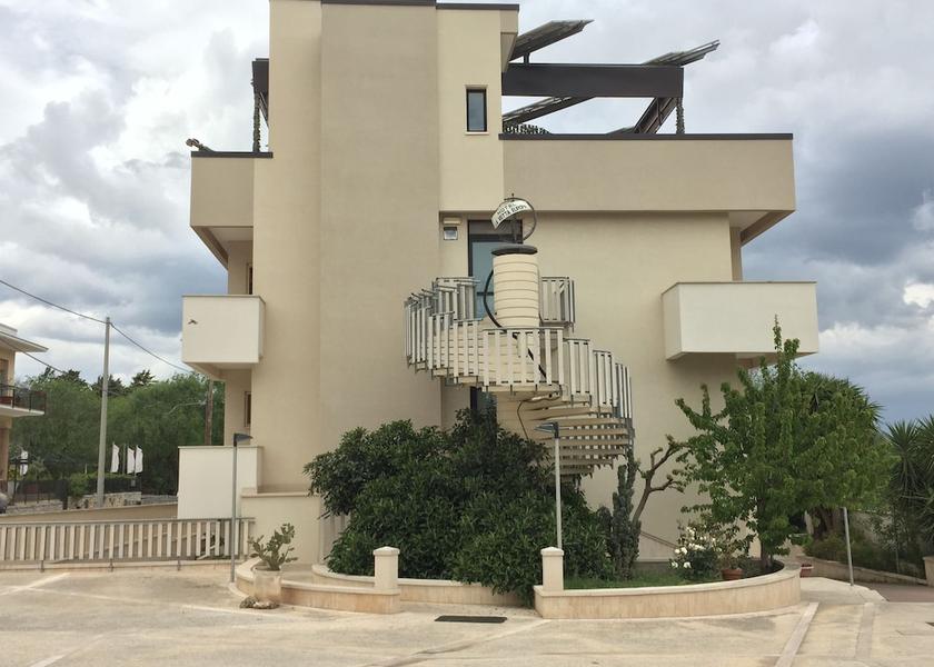 Puglia Castellana Grotte Exterior Detail