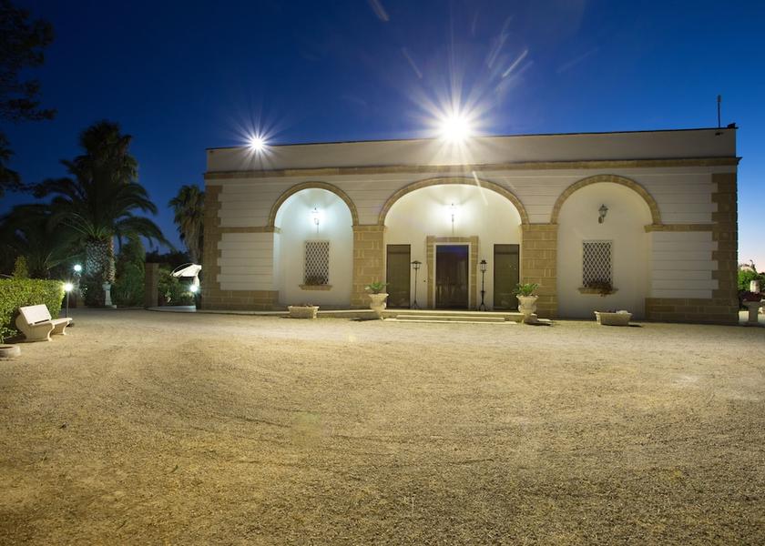 Puglia Tuglie Front of property - evening/night