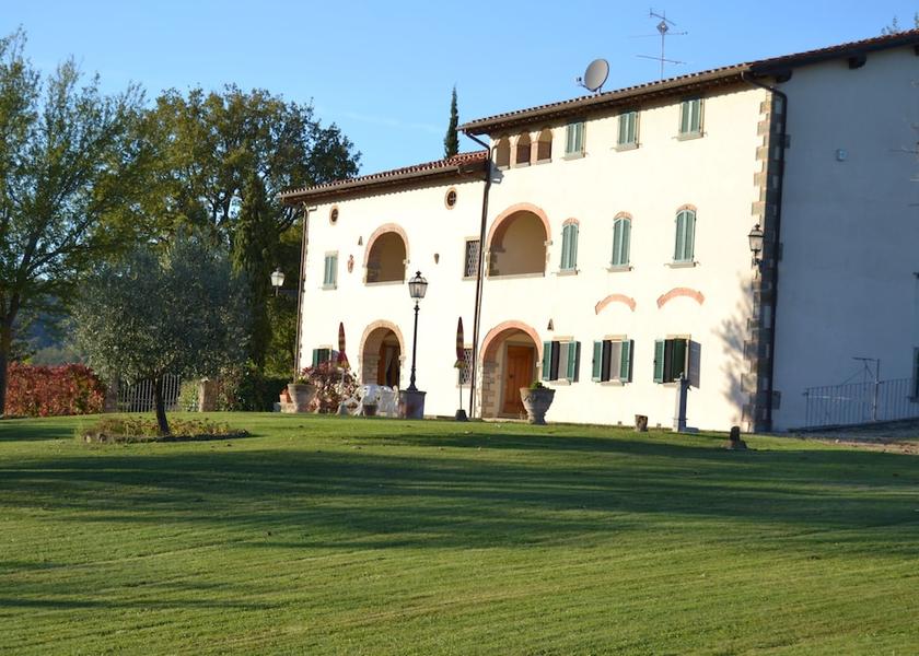 Tuscany Poppi Property Grounds