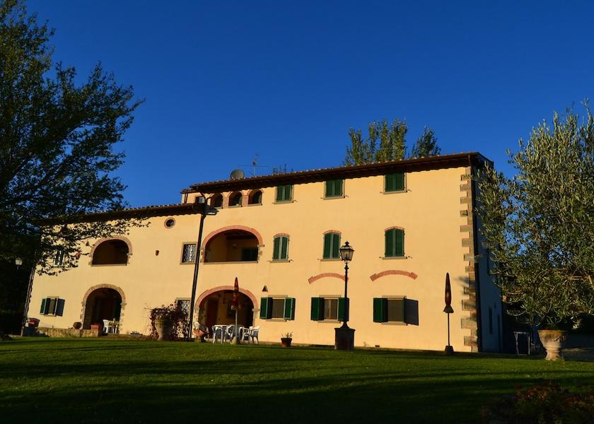 Tuscany Poppi Property Grounds