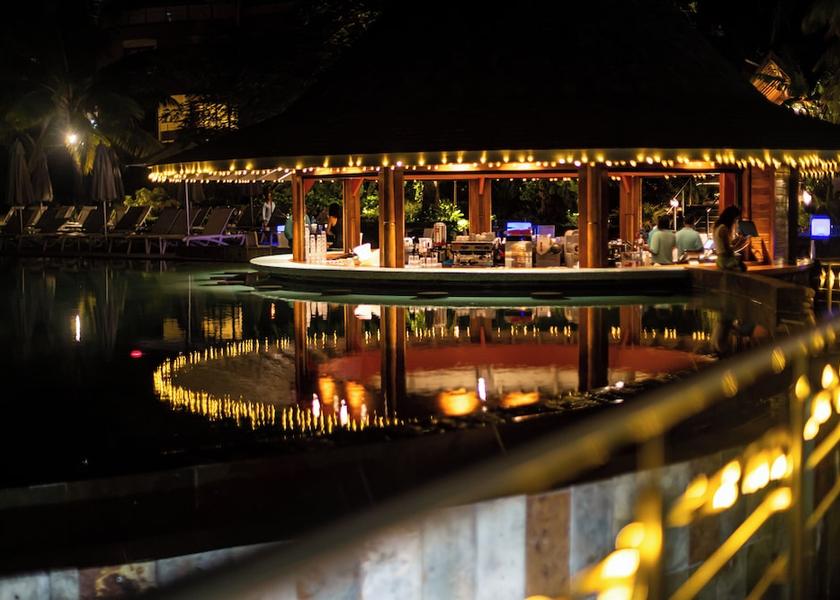 Windward Islands Punaauia Poolside bar