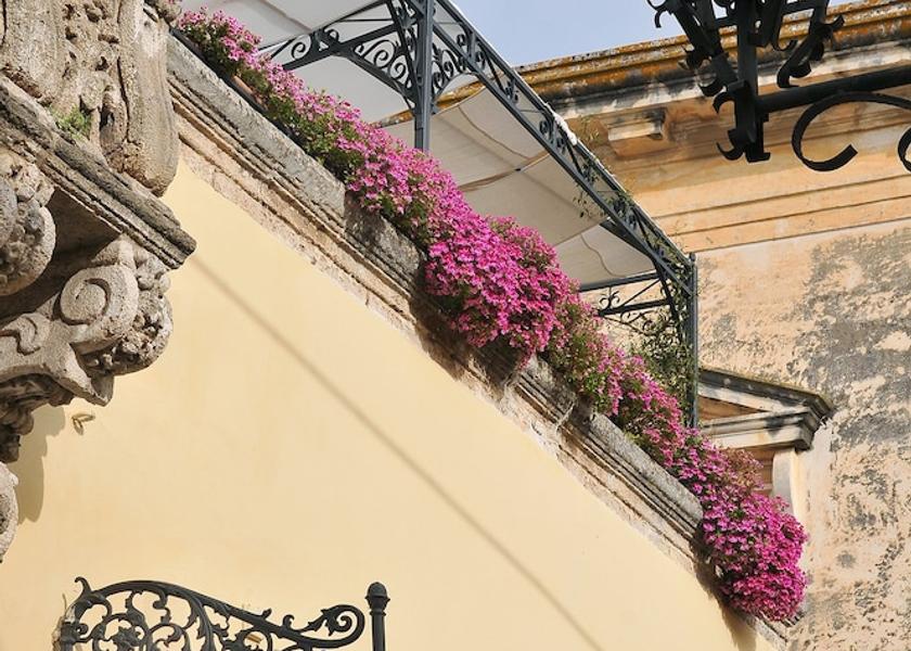 Puglia Nardo Exterior Detail