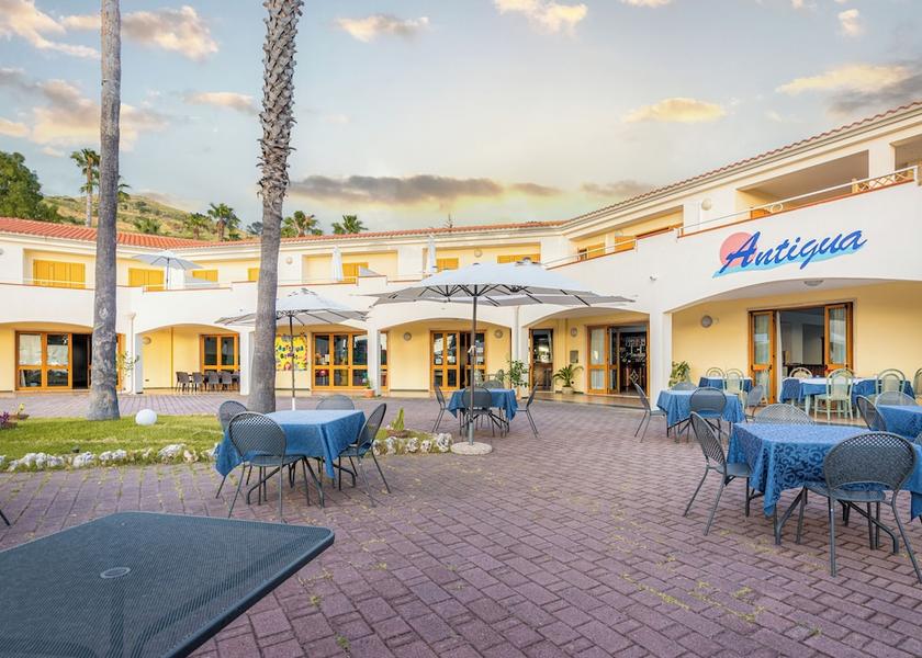 Calabria Bonifati Facade