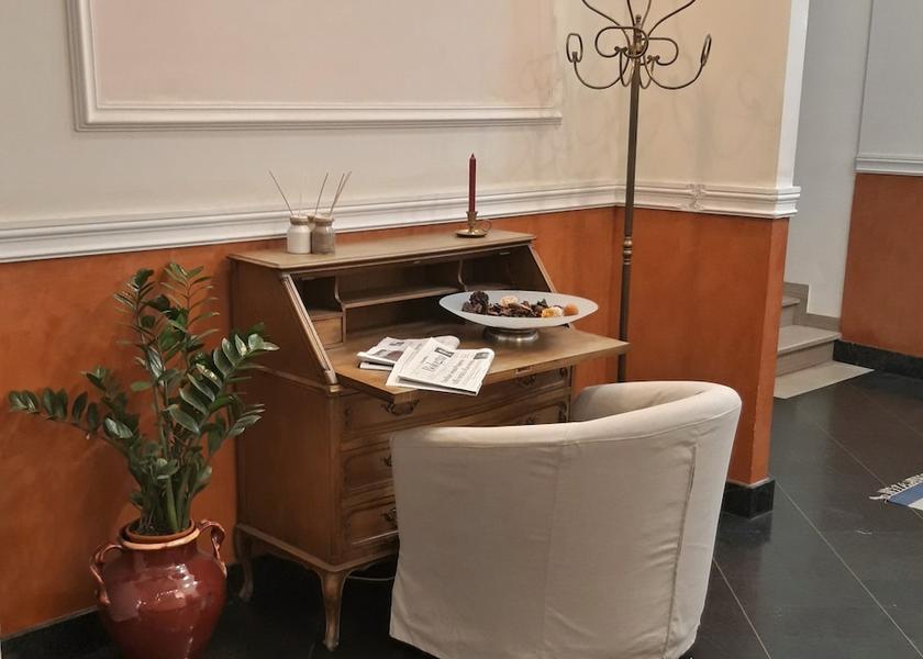 Emilia-Romagna Bologna Lobby sitting area