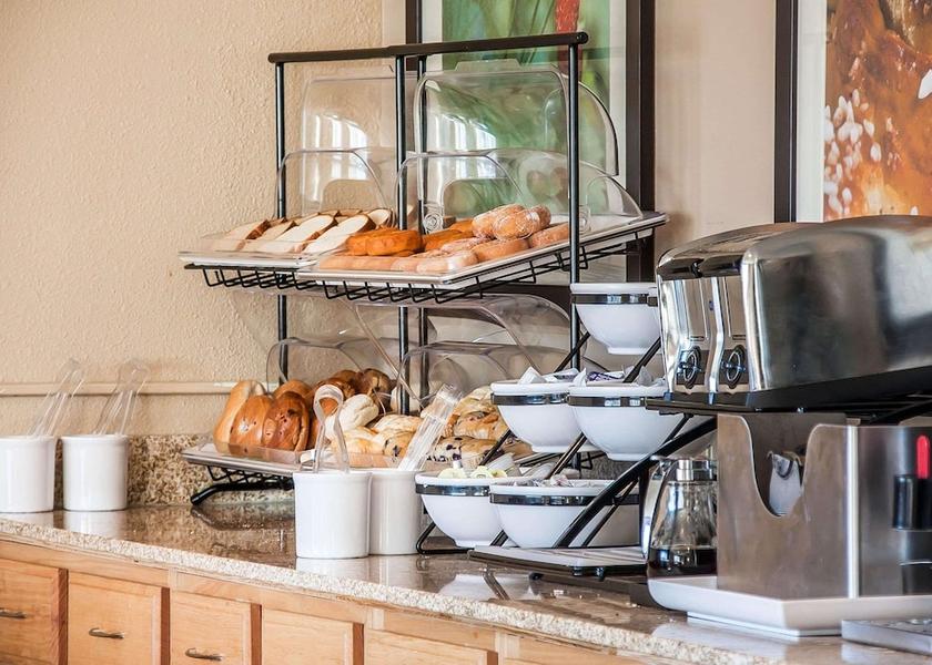 Minnesota Fergus Falls Breakfast Area