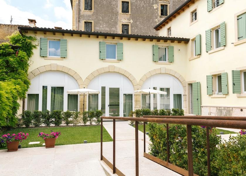 Veneto Negrar Courtyard