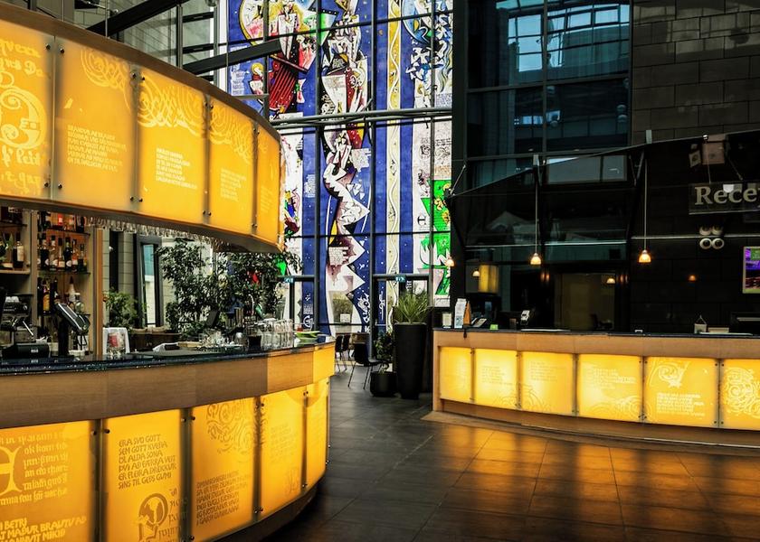Lobby lounge