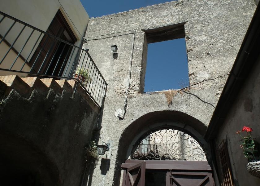Calabria Gerace Entrance