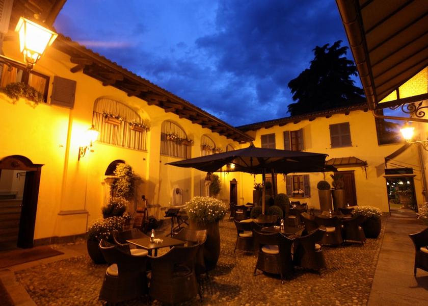 Piedmont Monforte d'Alba Outdoor Dining