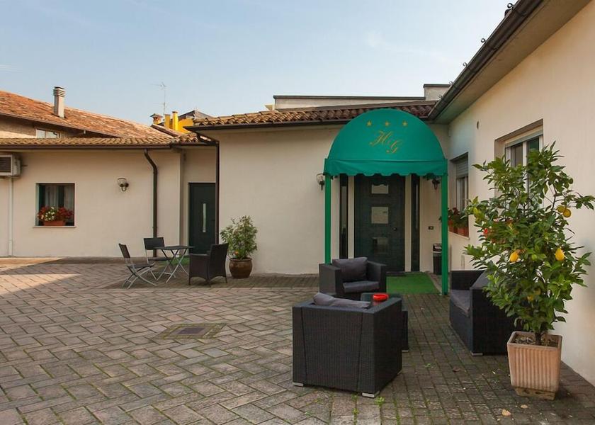 Lombardy Gambara Porch