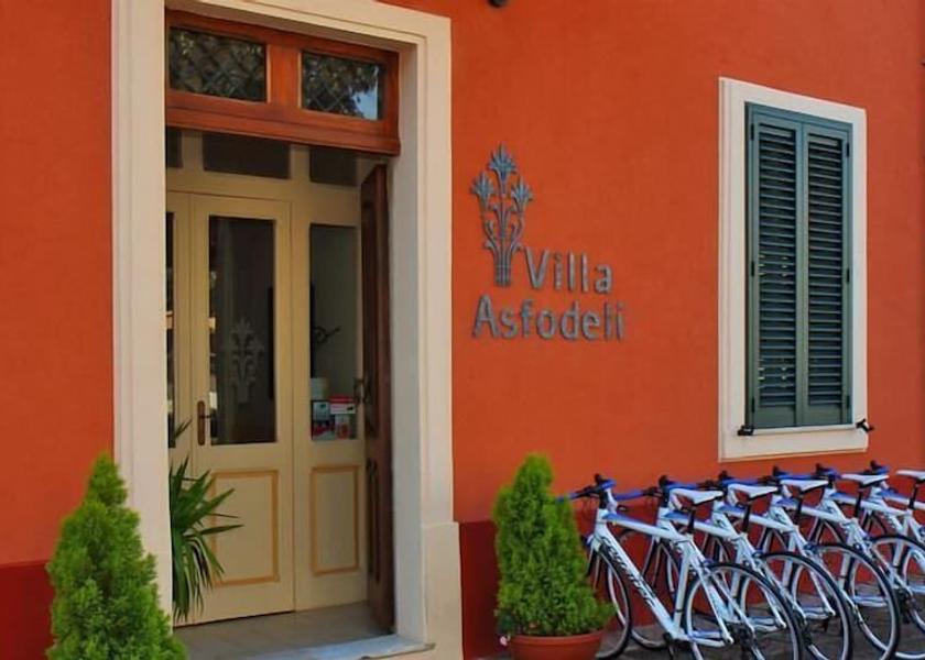 Sardinia Tresnuraghes Front of property