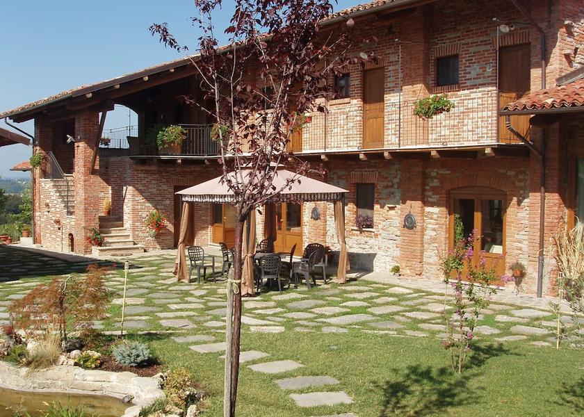 Piedmont Clavesana Facade