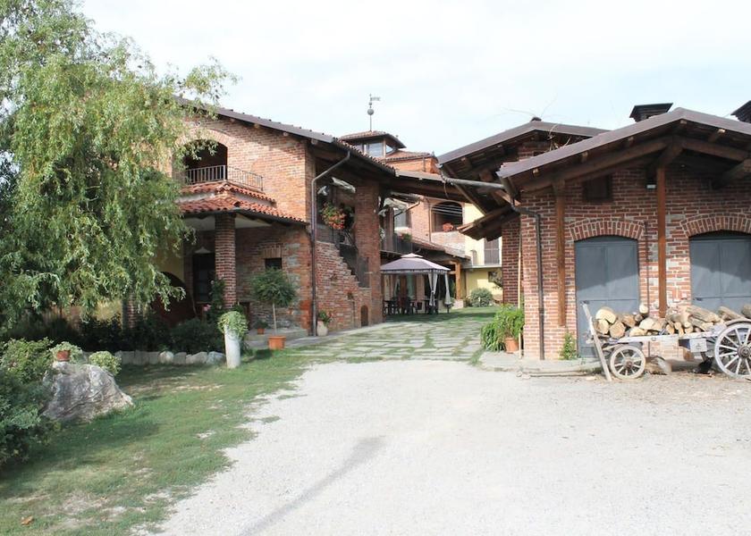 Piedmont Clavesana Property Grounds