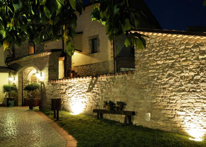 Molise Macchiagodena Facade
