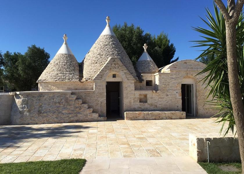 Puglia San Michele Salentino Facade