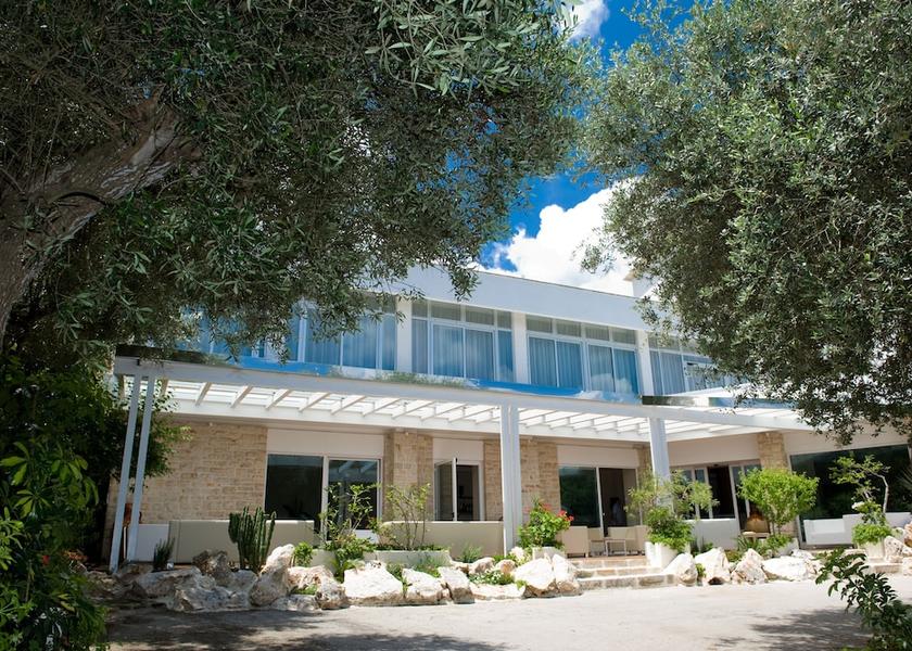 Puglia Castro Front of property
