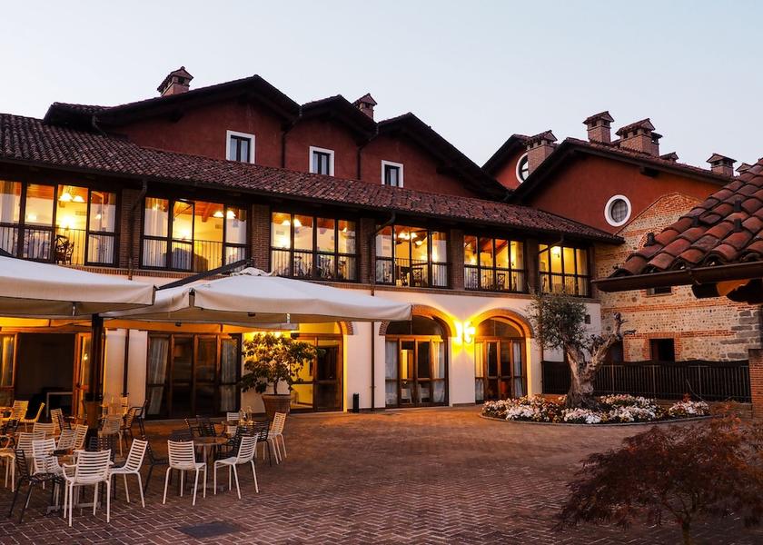 Piedmont Sandigliano Outdoor Dining