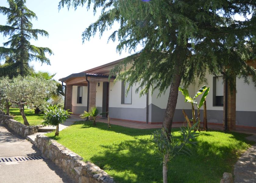 Calabria Tarsia Exterior Detail