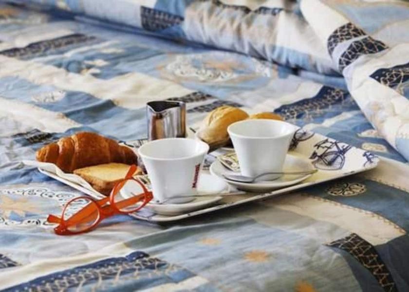 Liguria Riomaggiore Room Service - Dining