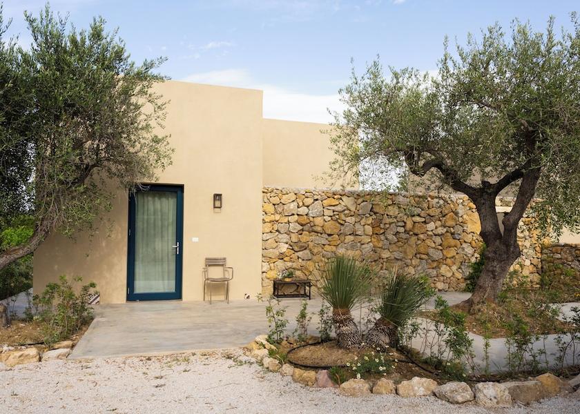 Sicily Aragona Front of property