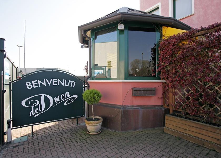 Lombardy Cava Manara Exterior Detail