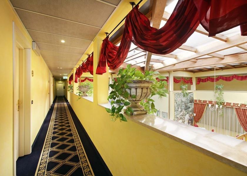 Lombardy Cava Manara Hallway