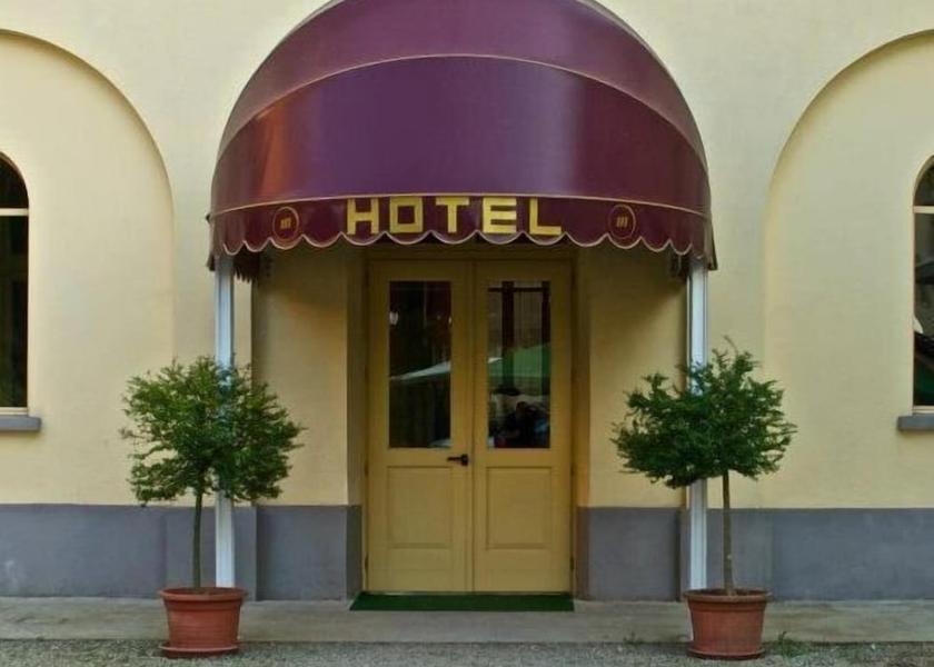 Piedmont Trino Entrance