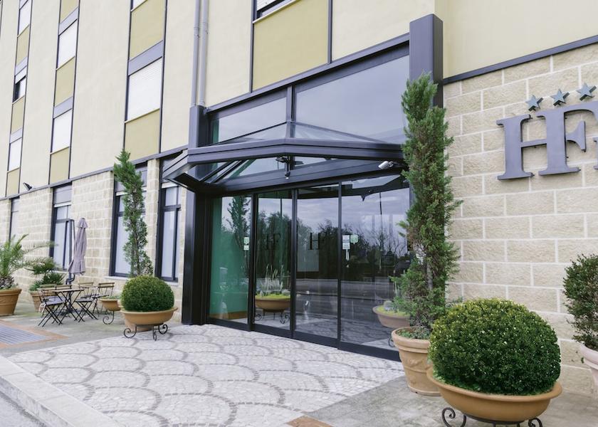 Puglia Valenzano Entrance