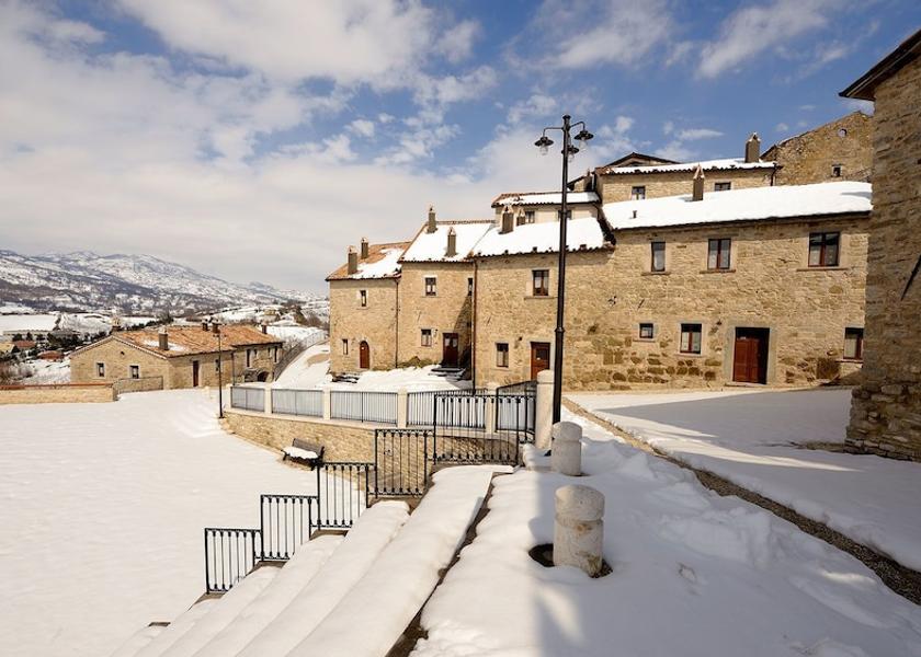 Molise Castel del Giudice Front of property
