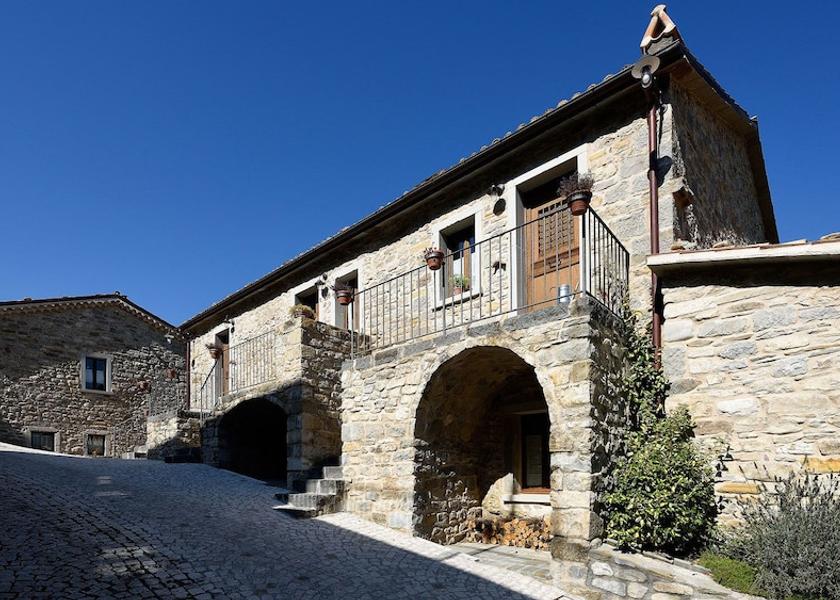 Molise Castel del Giudice Exterior detail