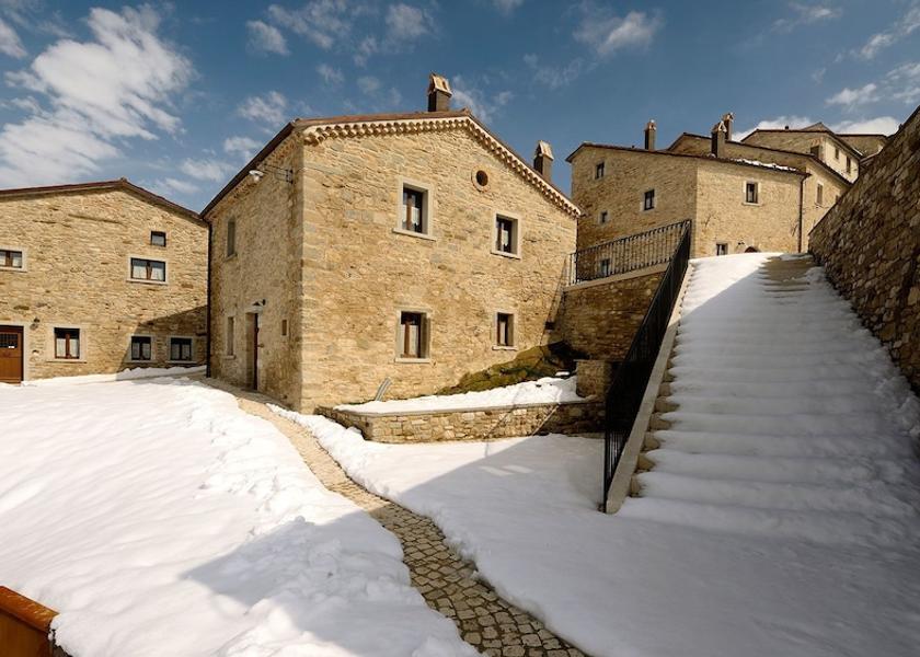 Molise Castel del Giudice Exterior detail