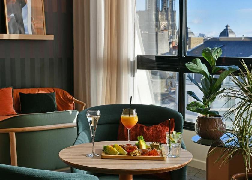 Grand Est Reims bar/lounge