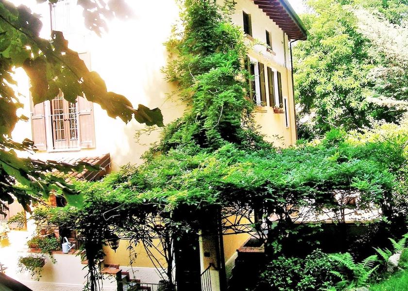 Lombardy Taino Exterior Detail