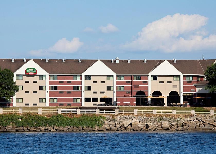 Wisconsin La Crosse Exterior Detail