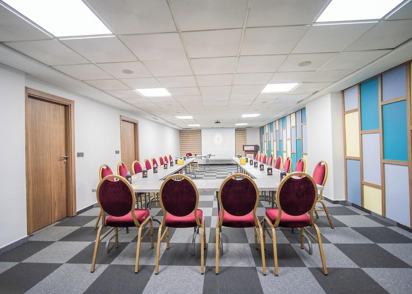  Casablanca In-Room Business Center