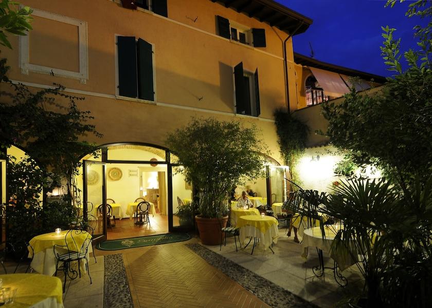 Lombardy San Felice del Benaco Outdoor Dining
