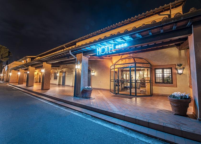 Tuscany Calcinaia Facade