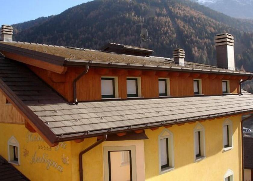 Lombardy Temu Exterior Detail