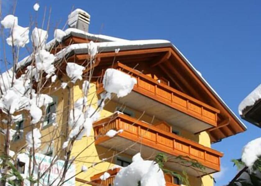 Lombardy Temu Exterior Detail