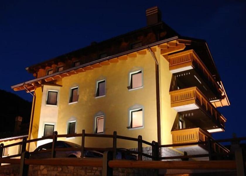 Lombardy Temu Exterior Detail