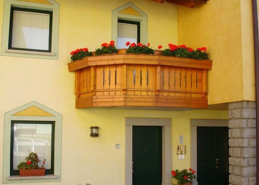 Lombardy Temu Exterior Detail