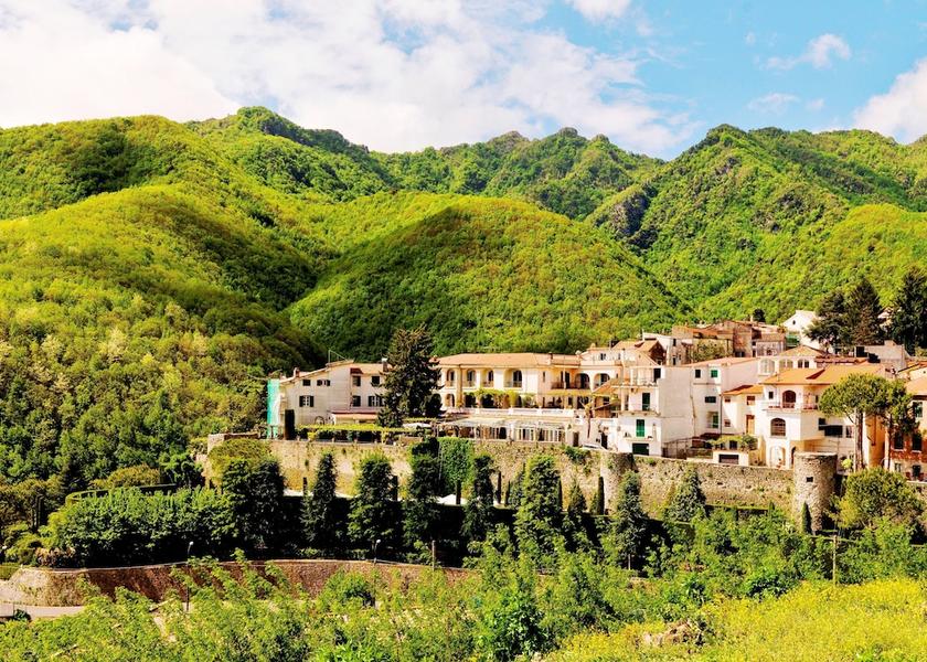 Campania Cava de' Tirreni Front of property