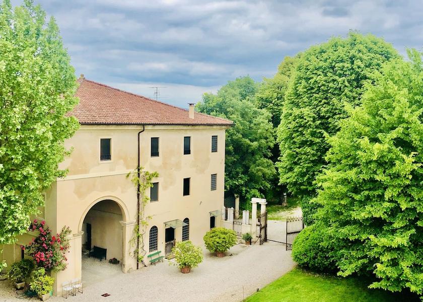 Veneto Lonigo Courtyard view