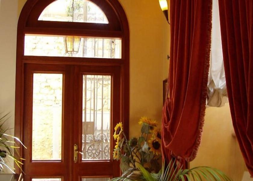 Lazio Arpino Interior Entrance